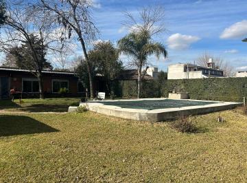 Casa · 72m² · 1 Ambiente · 5 Cocheras · Casa en Venta en de Vicenzo, Golf Club Junin Al 2361