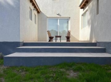 Casa · 150m² · 6 Ambientes · 1 Cochera · Casa en Barrio Golf