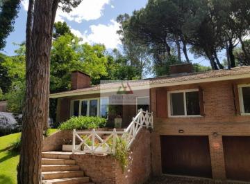 Casa · 250m² · 6 Ambientes · Gran Casa en Excelente Ubicacion en Carilo.
