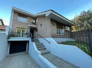 Casa · 390m² · 5 Ambientes · 3 Cocheras · Venta Casa 4 Dorm. Centro Neuquen Capital