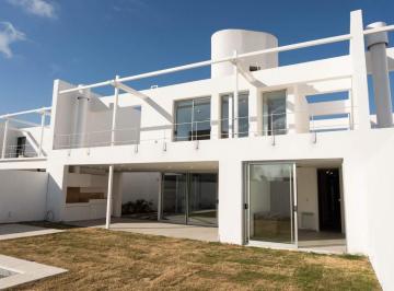 Casa · 220ha · 6 Ambientes · Campo Chico 3 Dorm Suite en Planta Baja Zona Sur