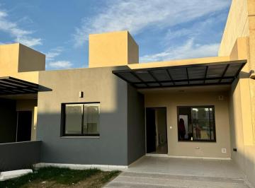Casa · 90m² · 5 Ambientes · 1 Cochera · Dúplex a Estrenar! 2 Dorm. - Galería con Asador - Colinas de Manantiales