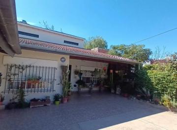 Casa · 375m² · 5 Ambientes · 1 Cochera · Casa - Escobar