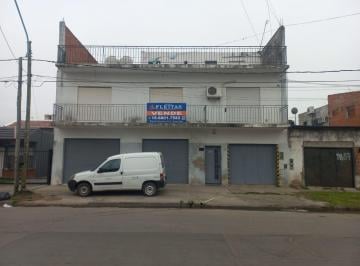 Casa · 500m² · 4 Ambientes · 2 Cocheras · Venta en Block 2 Locales con 3 Departamentos Moron Sur
