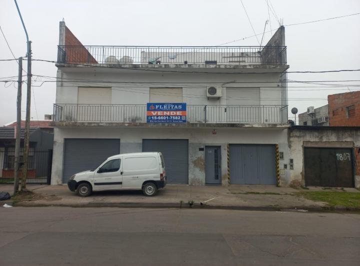 Casa · 500m² · 4 Ambientes · 2 Cocheras
