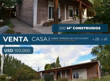 Casa · 200m² · 6 Ambientes · 3 Cocheras · Casa en Fernandez Oro