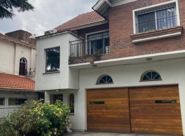 Quinta vacacional · 201m² · 7 Ambientes · 5 Cocheras · Quinta en Venta - 6 Dorm. 5 Baños - Pileta - 3742 m² - Moreno