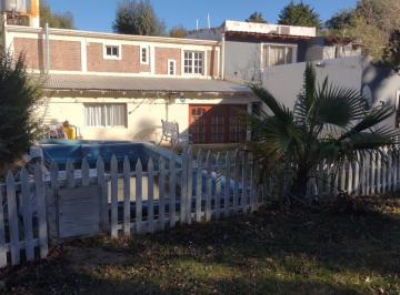 Quinta vacacional · 200m² · 7 Ambientes · Casa Quinta con Pileta - Lago Mari Menuco