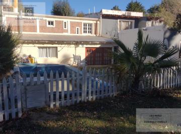 Quinta vacacional · 200m² · 7 Ambientes · Casa Quinta con Pileta - Lago Mari Menuco