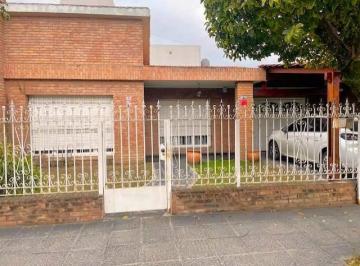 Foto · Oportunidad - Casa de 3 Dorm. B° Jorge Newbery