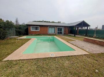 Casa · 61m² · 3 Ambientes · 1 Cochera · Venta Casa un Dormitorio con Pileta en Funes City