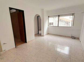 Departamento · 51m² · 2 Ambientes · Olivos - Luminoso 2 Amb - Excelente Ubicación! Sobre Av del Libertador! Próximo a Estación de Fer