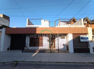Casa · 185m² · 3 Ambientes · 1 Cochera · Casa en Venta Tres Ambientes + Dependencia de Servicio Castelar Sur