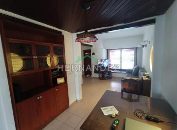 Casa · 185m² · 3 Ambientes · 1 Cochera · Casa en Venta Tres Ambientes + Dependencia de Servicio Castelar Sur