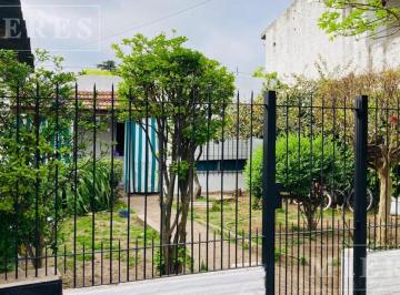Casa · 77m² · 3 Ambientes · 1 Cochera · Casa a Refaccionar en El Centro de Escobar Sobre Calle Callao Al 200