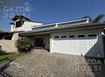 Casa · 165m² · 6 Ambientes · 1 Cochera · Casa en Adrogue
