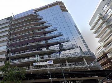 Oficina comercial · 200m² · 4 Ambientes · 4 Cocheras · Oficina Comercial en Alquiler en Edificio Aaa