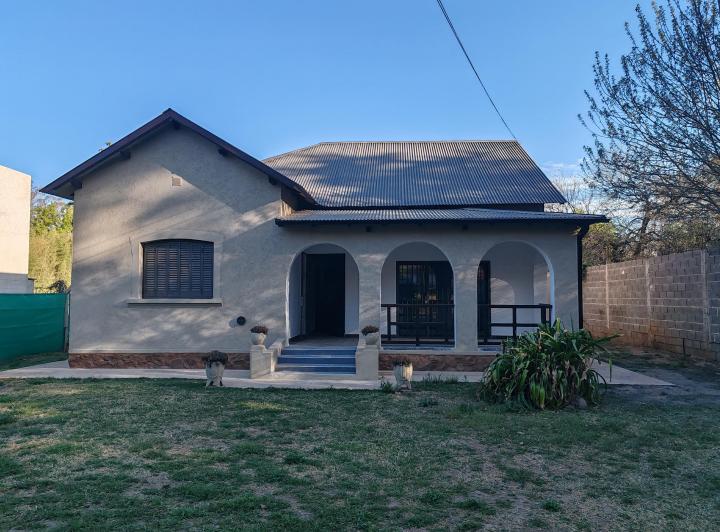 Casa · 180m² · 5 Ambientes · 2 Cocheras