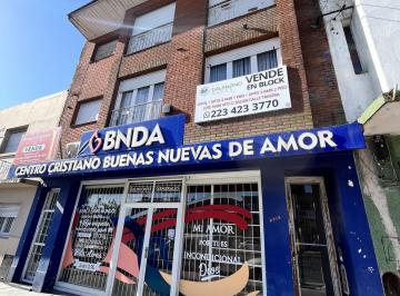 Local comercial · 540m² · 9 Ambientes · 5 Cocheras · Zona Juan B Justo Local Dos Departamentos en Block Calle Juan B Justo