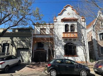 Casa · 200m² · 5 Ambientes · 1 Cochera · Casa en Banfield Oeste