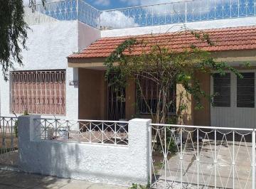 Casa · 240m² · 3 Ambientes · 2 Cocheras · Casa en Venta - 2 Dorm. 2 Baños 2 Cocheras - 300 m² - Libertad
