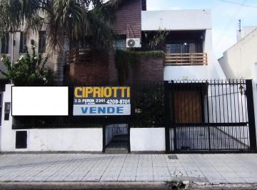 Casa de 5 ambientes, Lanús · Chalet en Venta