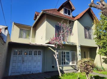 imagen1 · Venta de Chalet de 6 Ambientes en Monte Grande - Lote de 600 m² - Cochera Pasante - Galería