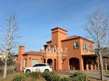 Casa · 180m² · 5 Ambientes · 3 Cocheras · Casa Alquiler Anual 5 Ambientes Haras Santa María Los Robles Escobar Lote de 929 m²