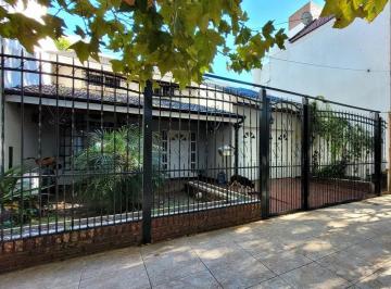Casa de 4 ambientes, Morón · Financia 40% Chalet de 5 Ambientes en Zona Residencial en Morón
