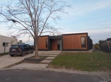 Casa · 230m² · 5 Ambientes · 4 Cocheras · Al Agua Canton Golf 3 Dorm + Dep. Usd 305.000.
