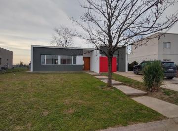 Casa · 200m² · 5 Ambientes · 4 Cocheras · Canton Puerto Al Agua,3 Dorm + Dep Usd 245.000.
