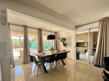 C21-052-74442_2 · Century 21 Barros Vende Casa en Barrio Privado