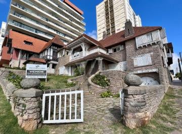Casa de 7 ambientes, Mar del Plata · Importante Residencia de Patrimonio Historico. Vista Plena Al Mar. Varese.