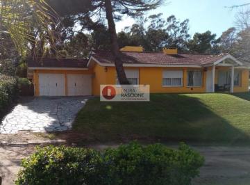 Casa · 200m² · 4 Ambientes · 2 Cocheras · Casa del Odiseo y Silfides