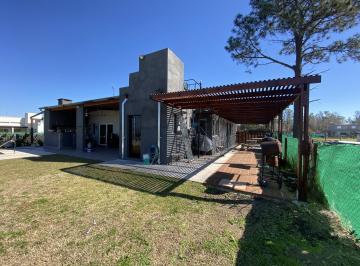 Casa · 220m² · 4 Ambientes · 2 Cocheras · Casa en Barrio Privado El Ensueño