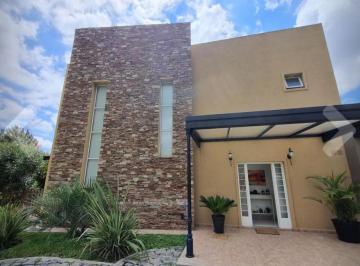 Casa · 244m² · 5 Ambientes · 3 Cocheras · Venta Casa Pileta Barrio Principado San Vicente