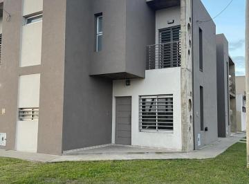 Departamento · 120m² · 4 Ambientes · 1 Cochera · Departamento en Cafrune Al 100, Esquina Paraná, Barrio Las Rosas