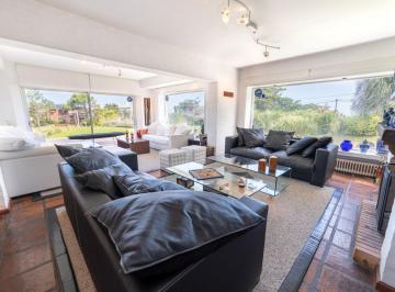 Casa · 2633m² · 6 Dormitorios · Casa en Venta con 6 Dorm. en La Mansa