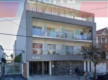 Departamento de 2 ambientes, Lomas de Zamora · Dpto de 2 Ambientes Al Frente en Muy Buena Ubicación de Lomas de Zamora