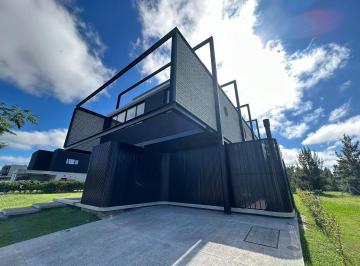 Casa · 300m² · 5 Ambientes · 6 Cocheras · Casa en Alquiler Anual Castaños Nordelta