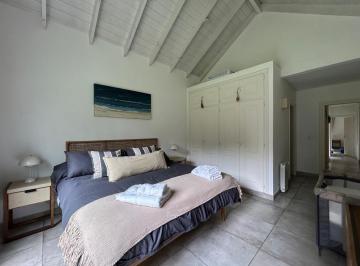 Casa · 300m² · 7 Ambientes · 3 Cocheras · Casa con Pileta en Alq. Temporario en Marayui, Chapadmalal