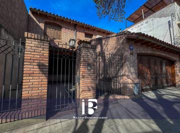 Casa de 11 ambientes, Ciudad de Mendoza · Quinta Sección. Calle Olascoaga
