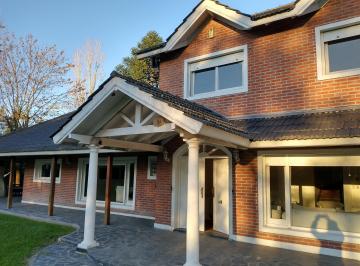 Casa de 4 ambientes, La Plata · Majestuosa Casa en Venta en Villa Elisa