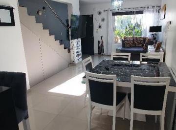 Departamento · 115m² · 4 Ambientes · 1 Cochera · Dúplex en Venta - 3 Dorm. 3 Baños 1 Cochera - 120 m² - Morón