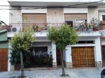 Casa · 120m² · 4 Ambientes · 1 Cochera · Casa 4 Amb. Amplios con Fondo