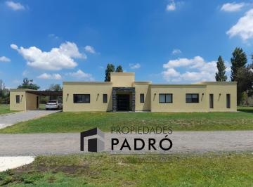 Casa · 154m² · 4 Ambientes · 2 Cocheras · Oportunidad Casa en Venta. 4 Ambientes. Pileta. Barrio San Roque, Comarcas de Lujan
