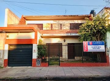 Casa · 192m² · 6 Ambientes · 2 Cocheras · Casa 6 Ambientes - Cochera Doble - Parque Parrilla - Excelente Estado