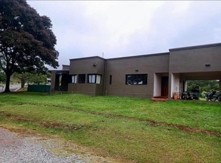 Casa · 300m² · 5 Ambientes