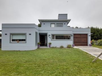 Casa de 4 ambientes, Pinamar · Casa en Pinamar con Pileta, Barrio Nayades