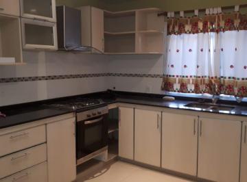 Casa · 177m² · 4 Ambientes · 2 Cocheras · Casa en Venta Ubicado en Malvinas Argentinas, G. B. a. Zona Norte, Argentina
